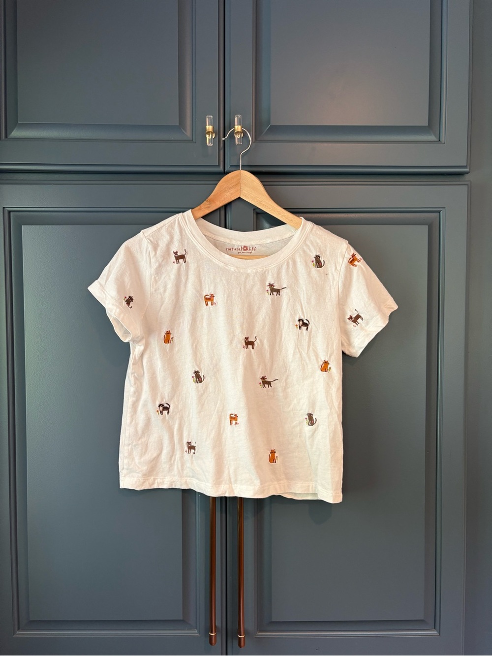Natural Life Fave Little Things embroidered t-shirt featuring cats and dogs. - Picture 3 of 16